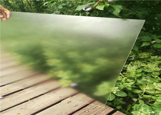 Patterned Transparent Solar Panel Glass Low Visible Light Reflectivity Tempered Processing