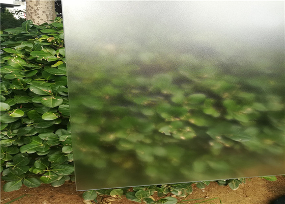 4MM Customized Sizes Low Iron Clear Glass , Solar Energy Glass 91.7% Light Transmittance