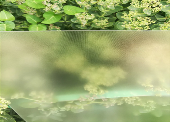 Solid Structure Low Iron Solar Glass 3.2MM / 4MM Thickness Light Transmittance 91.7%