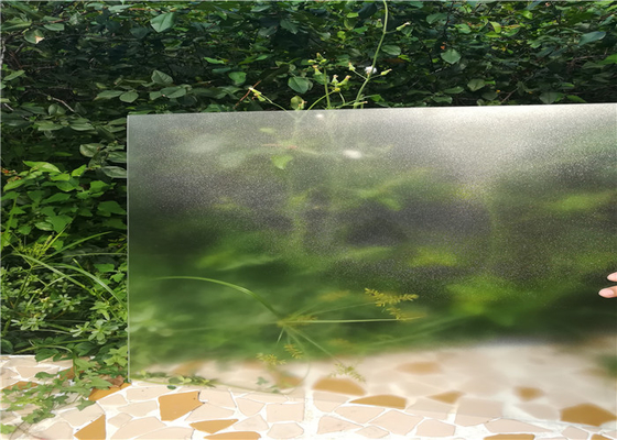 4MM Customized Sizes Low Iron Clear Glass , Solar Energy Glass 91.7% Light Transmittance